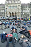 Hundreds demonstrated against the growing criminalization of homelessness in Budapest